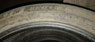 Neumáticos Michelin 255/45/19 104W Usados