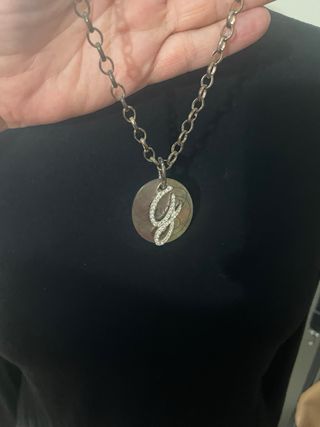 Colgante Guess con G y circonitas