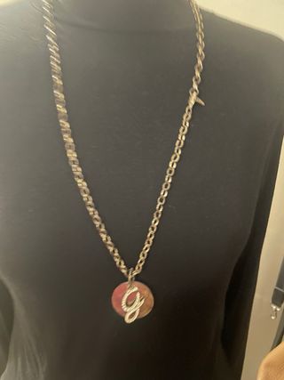 Colgante Guess con G y circonitas
