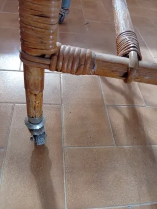 Precioso Moisés de mimbre con ruedas