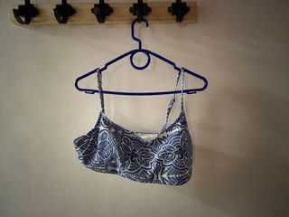 Bikini Roxy estampado azul y blanco