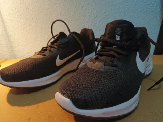 Nike Revolution 6 NN Negro/Blanco