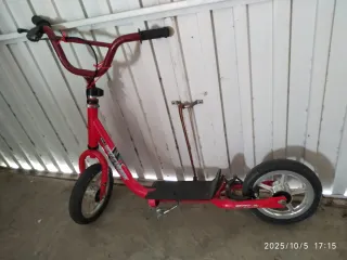 Patinete infantil rojo