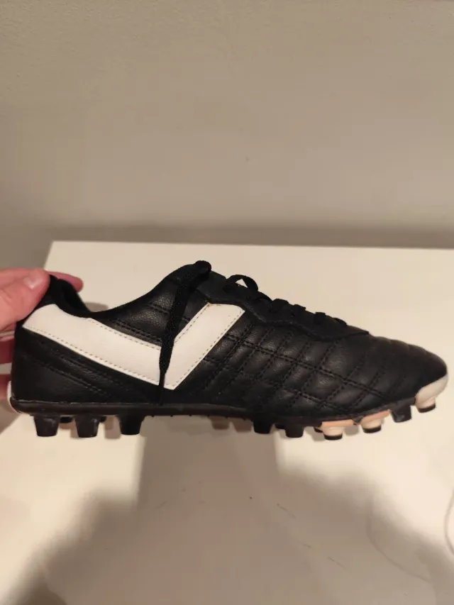 Botas de fútbol Pony negras y blancas talla 41