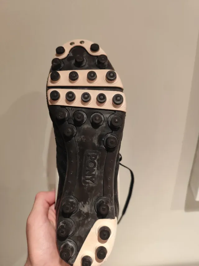 Botas de fútbol Pony negras y blancas talla 41