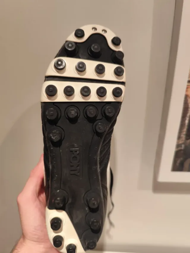 Botas de fútbol Pony negras y blancas talla 41