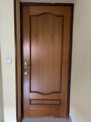 Puerta de madera interior