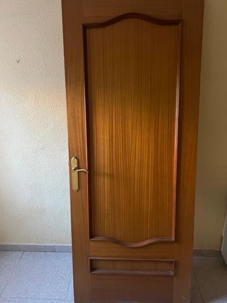 Puerta de madera interior