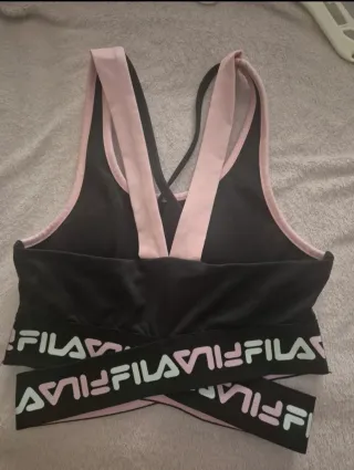 Top deportivo Fila negro