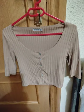 Camiseta Stradivarius manga corta beige