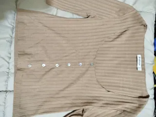 Camiseta Stradivarius manga corta beige