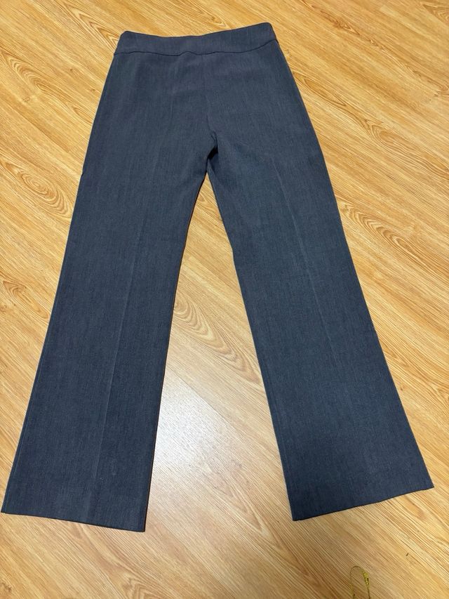 Pantalón gris elegante