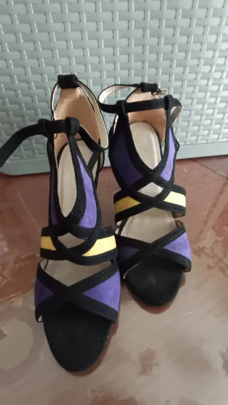 Sandalias de tacón mujer morado y amarillo