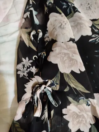 Blusa Amisu floral manga acampanada