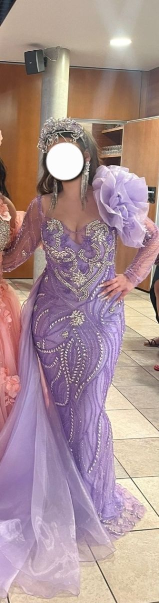 Vestido de fiesta morado con pedrería