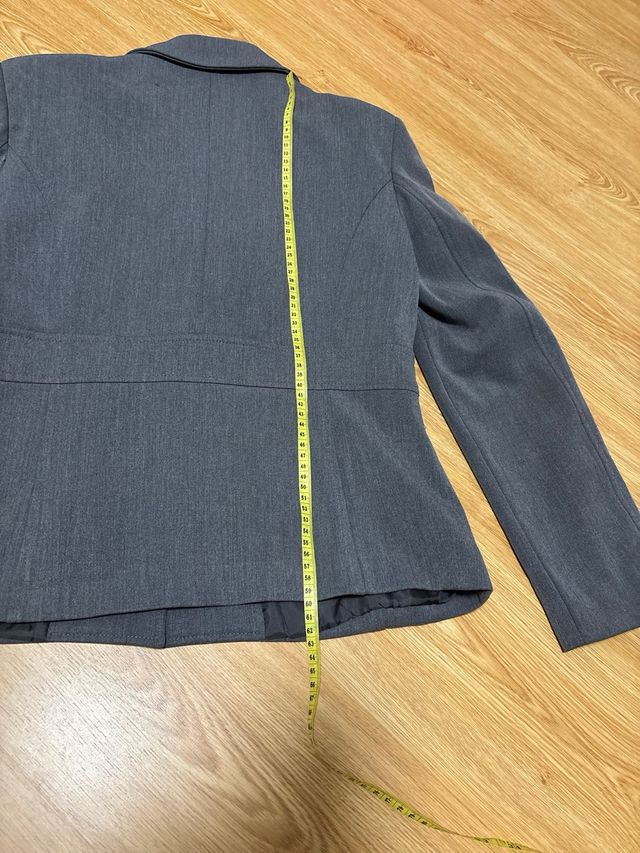 Chaqueta gris elegante