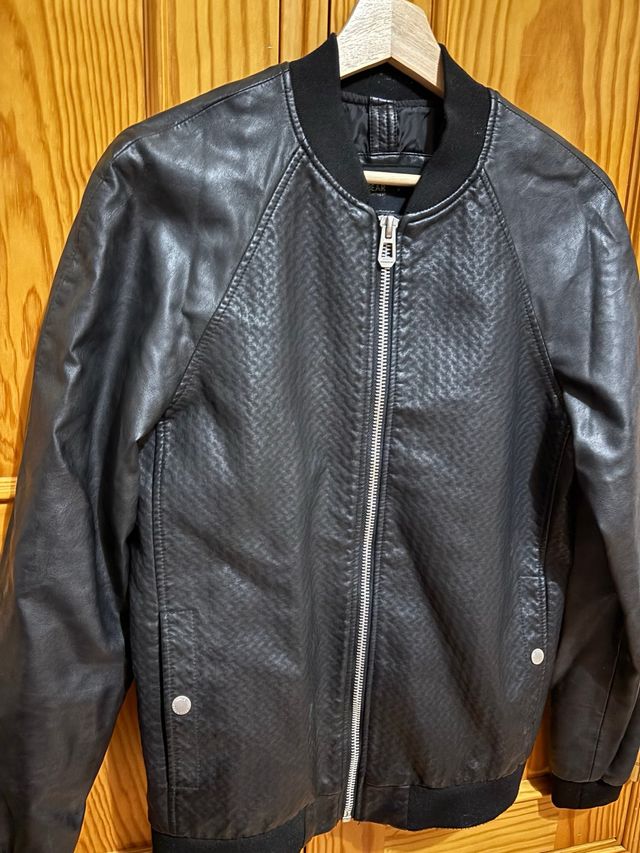 Cazadora polipiel negra bomber