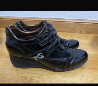 Zapatos de vestir negros con velcro