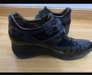 Zapatos de vestir negros con velcro