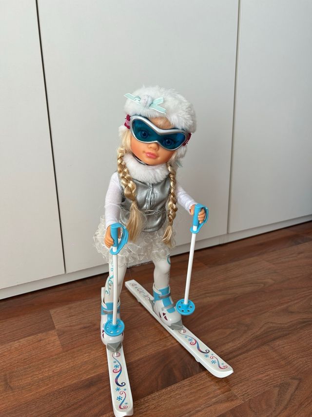 Nancy esquiadora con accesorios