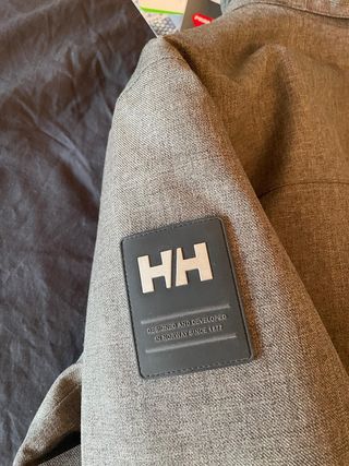 320€-->200€ Chaqueta Helly Hansen waterproof nueva