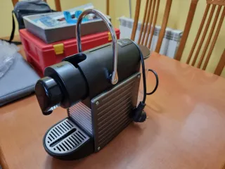 Cafetera Krups Nespresso Pixie Negra