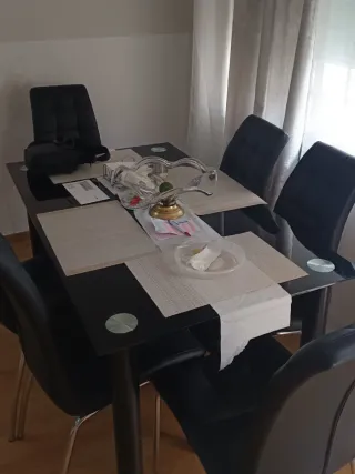 Mesa de comedor y 6 sillas