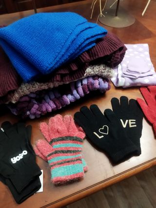 Lote guantes y bufandas