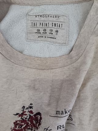 Sudadera beige con estampado floral