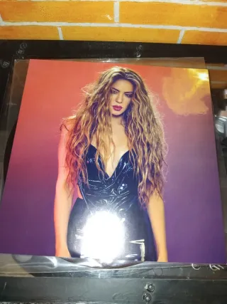 LP Shakira - Las Mujeres ya no Lloran (Leer)