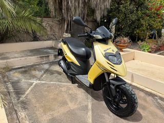 Piaggio Typhoon 125 Amarillo
