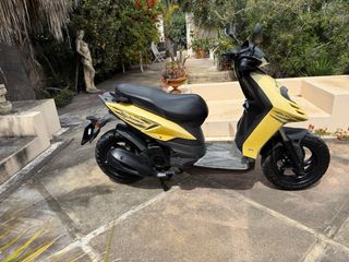Piaggio Typhoon 125 Amarillo