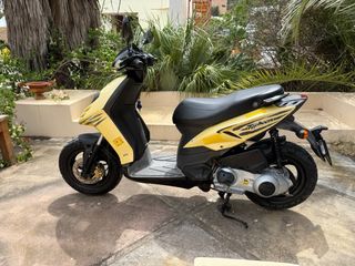 Piaggio Typhoon 125 Amarillo