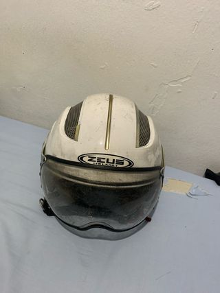 Casco de moto blanco