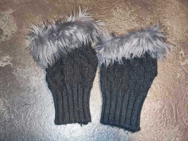 Guanti senza dita con pelliccia