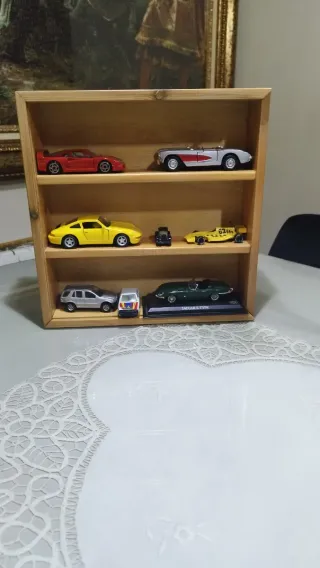 Coches miniatura con expositor