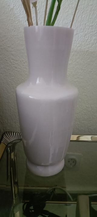 Jarrón de porcelana rosa y blanco