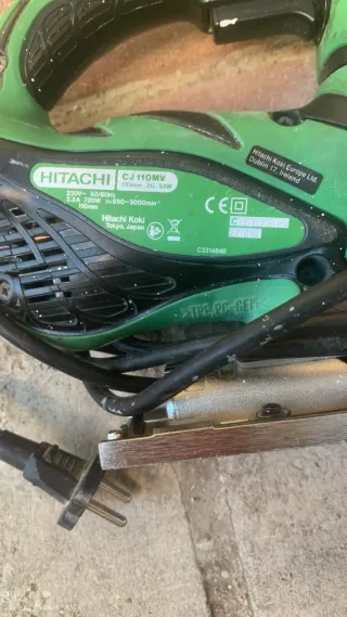 Sierra de calar Hitachi CJ 110MV con maletín