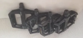 Pedales anchos aluminio MTB / BMX + calapiés