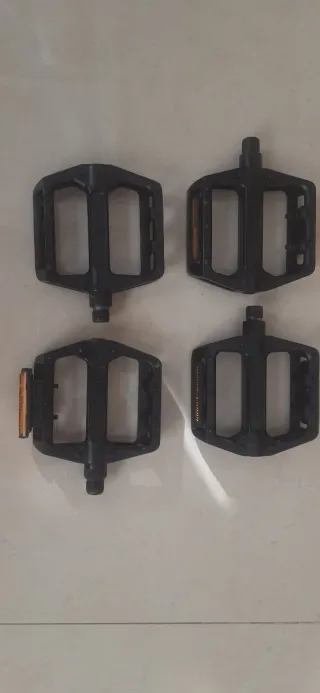 Pedales anchos aluminio MTB / BMX + calapiés
