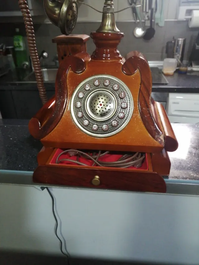 Teléfonos Antiguos Madera y Bronce