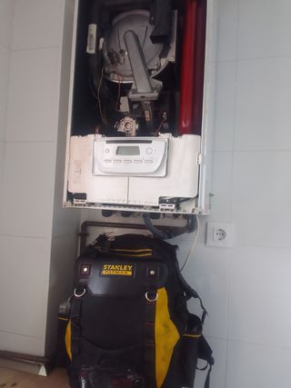 Servicio técnico reparación de calderas .