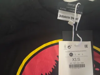 Camiseta Bershka Negra Manga Larga Jurassic Park X