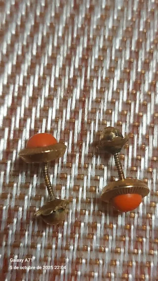 Pendientes Oro 18k con Coral
1.2 gr / 1.25cm
