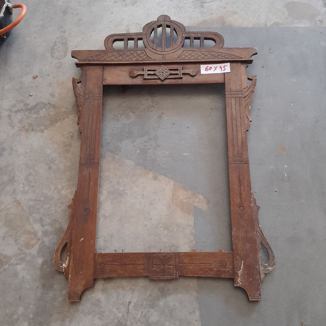 Marco de madera vintage tallado