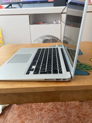 MacBook Air i5 2018 Plata.
Pantalla 13 pulgadas