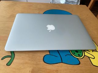 MacBook Air i5 2018 Plata.
Pantalla 13 pulgadas