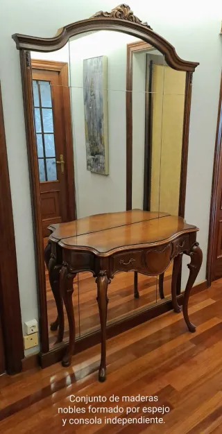 Consola y espejo de madera noble
