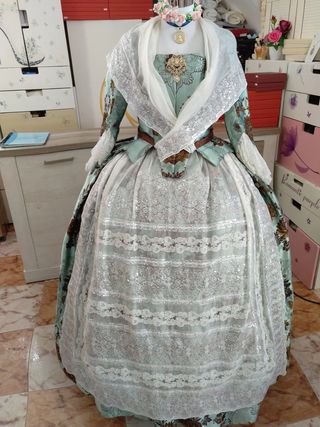 Traje de Fallera y aderezo a estrenar 