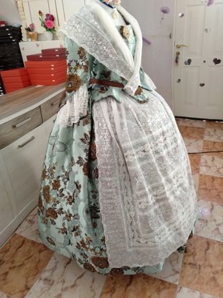 Traje de Fallera y aderezo a estrenar 